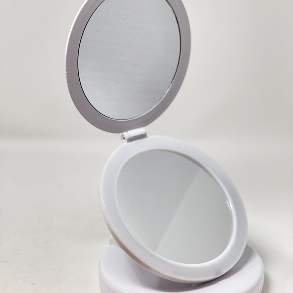 MAKEUP Mirror Double Sided 5X Magnifier with LED Lights & USB NEW in box - Picture 4 of 8